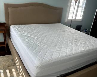 078 - King Upolstered Bed Frame