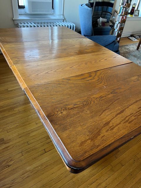 Dining table with 2 leaves - fully extended 75" x 42"