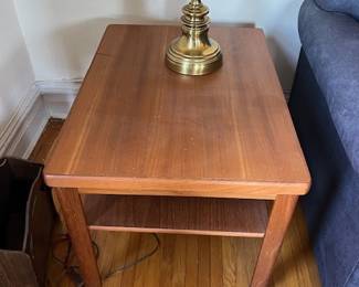 Ethan Allen Side table - 21.5" x 29.5"