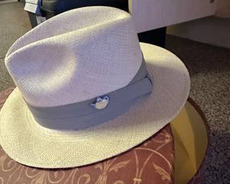 Fedora.