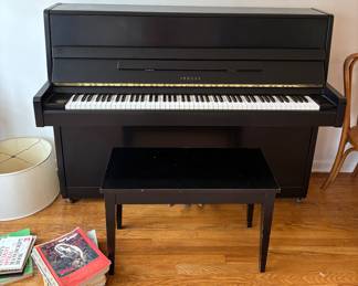 YAMAHA UPRIGHT PIANO