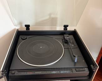 VINTAGE TURNTABLE