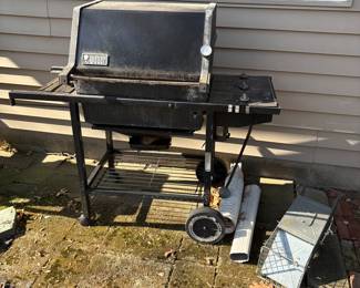 GRILLS