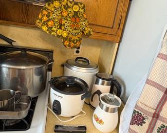 KITCHEN APPLIANCES