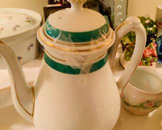 very early porcelain tea pot