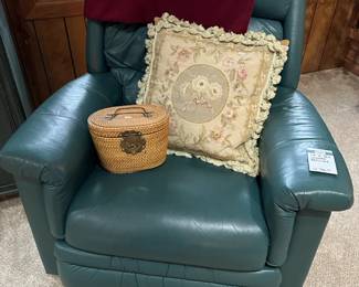 La-Z-Boy Recliner, Pillows