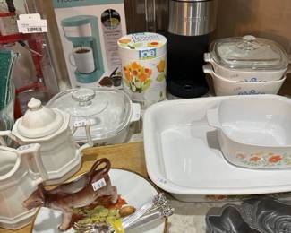 Vintage Cow Creamers, Grand Gourmet Apple Machine, Pyrex