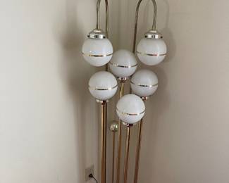 Standing 1970's globe lamp! 