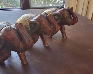 3 Elephants