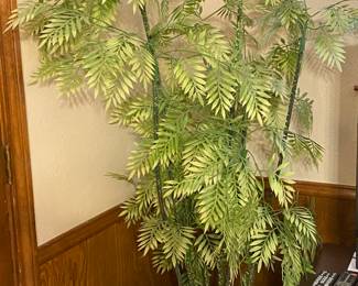 I LOVE this retro plastic tree, it’s in very nice shape!! 