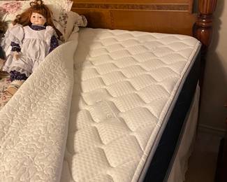 Nice full mattress & box 
