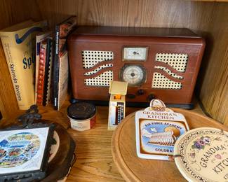 Retro style radio, cook books, trivets 