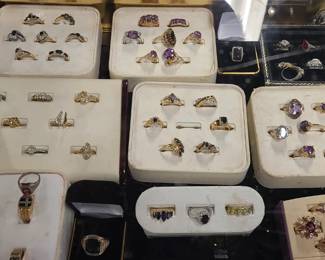 Assorted Gold rings 