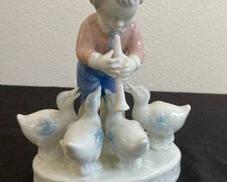 Gerald Porzellan Bavarian Boy With Flute And Ducks