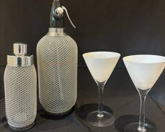 Mesh Soda Seltzer Shaker with Cocktail Glasses