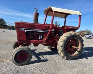 INTERNATIONAL 1466 TRACTOR