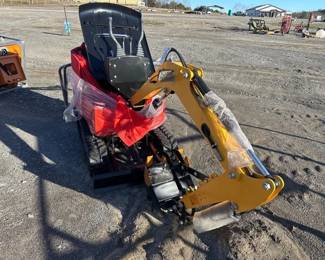 UNUSED LAND HERO MINI EXCAVATOR