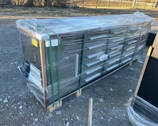 UNUSED 10 18 DRAWER STAINLESS WORK BENCH