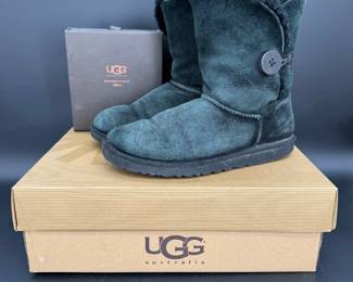 Ugg Australia Womens 5803 W Bailey Button Booties - Size 9
