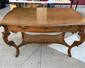 BEAUTIFUL FORMAL TABLE FOR FOYER, DINING AREA OR DEN...