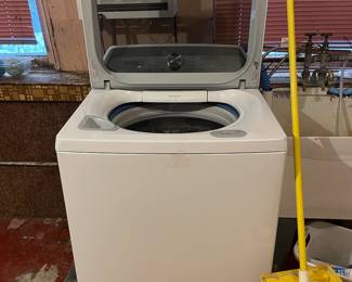 $325 -- GE Profile Energy Star 4.9 CU. FT. Capacity Washer -- Model PTW605BSR1WS