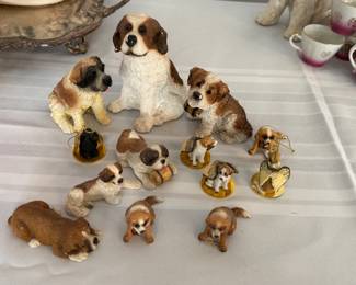 Dog figurines 