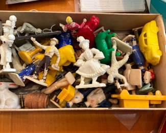 Train figurines