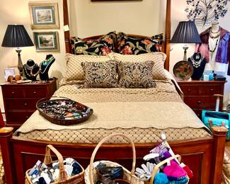 Thomasville Queen bed with adjustable base. 