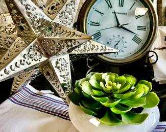 MORACCAN STAR-LIGHTS UP!