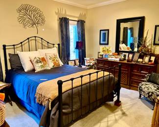 4TH BEDROOM!  FALL FEEL.