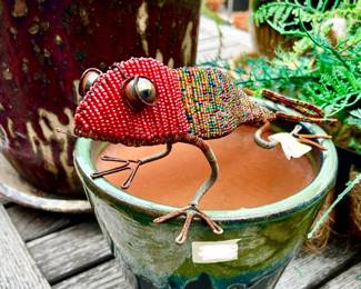 BEAUTIFUL GARDENING POTS.