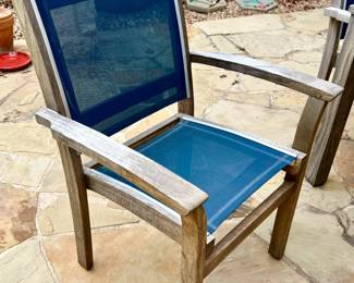 KINGSLEY-BATE OUTDOOR PATIO TABLE AND CHAIR SET.