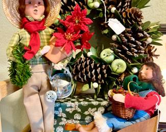 UNUSUAL BREYER'S CHOICE GARDENING CAROLERS. 