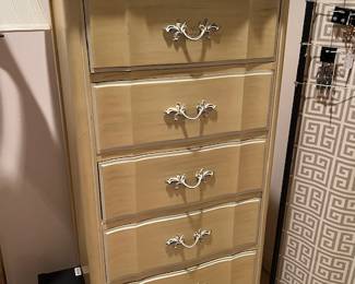 Narrow dresser