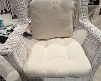 White wicker chair wit ottoman