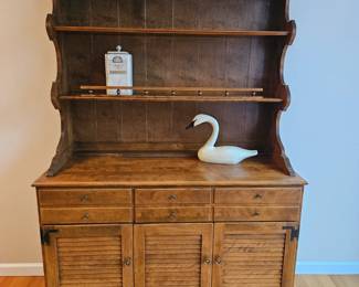 Ethan Allen hutch