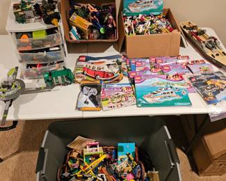 Lego's galore.....sold as a lot