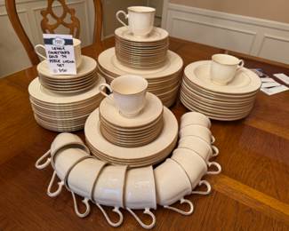 Lenox Courtyard Gold 74 Piece China Set