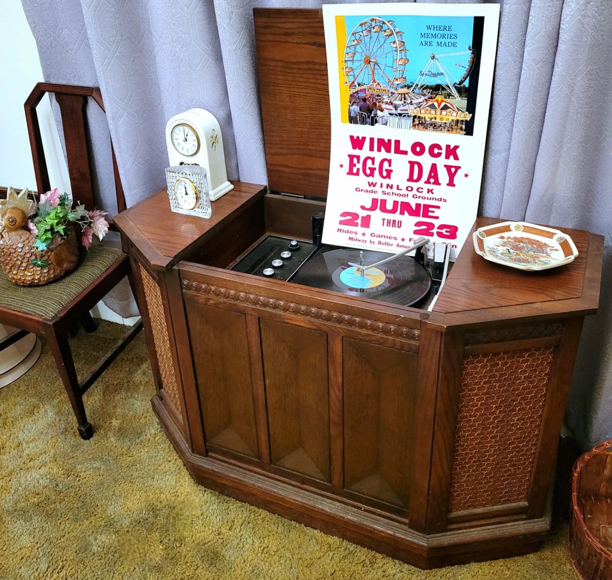 Vintage Wards Record Player 