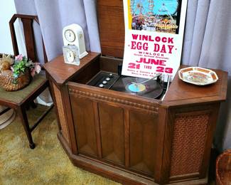 Vintage Wards Record Player 