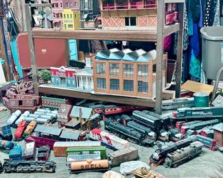 Small model Trains & Buildings