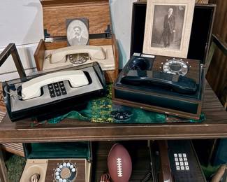 Desk Phones inc the ‘Stowaway’ & Deco-Tel
White handle phone on left:
‘TELSTAR’ Western Electric w/roll top cover
Designer was Henry Dreyfuss c1979. MCM
