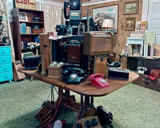 DUNCAN PHYFE Drop Leaf Table
Service area with leaves up :  40 x 55”
Cameras, Phones, Vintage Radio ++