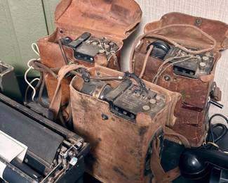 Military Field Phones US ARMY
Signal Corps (3) in leather 