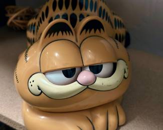 Garfield looking Smug