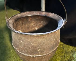 3 legged Iron Pot w/bail