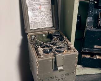 Military Telephone Repeater. WW2
wood box / instruct