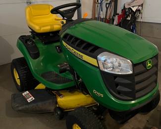 John Deere Riding Lawn Mower D105 Auto 105.5 Hours