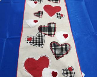 Nicole Miller Valentine's Table Runner