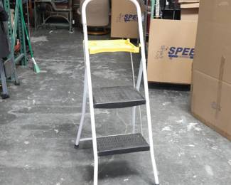 Household Folding Ladder with Paint Shelf (Broken)